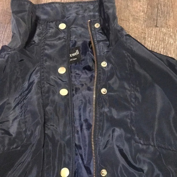 This lightweight anorak jacket, Size Medium - Picture 5 of 8